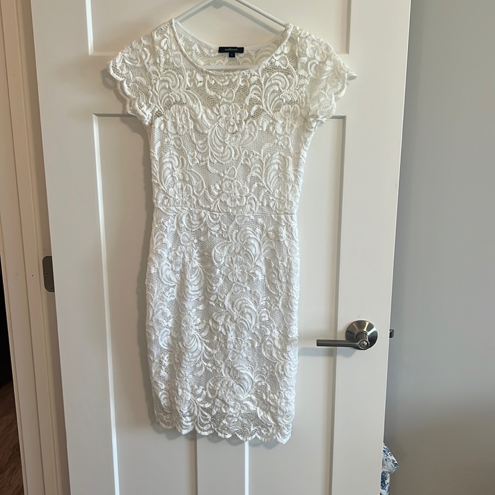 White lace bodycon dress